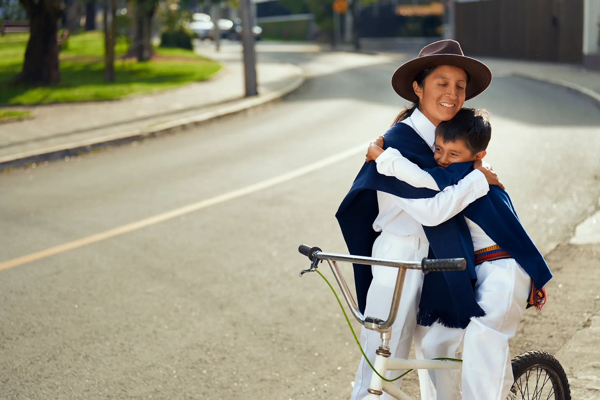 Madre e hijo en bici, SPPAT, 2022
